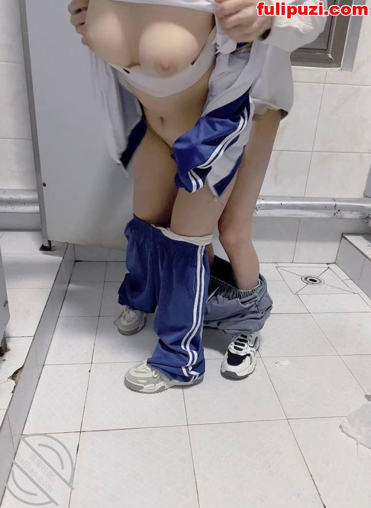 海角【彤彤表妹】乱伦最全合集 白虎表妹乳交口交射嘴里精子顺着嘴角流到胸上【480P+18V/2.49G】