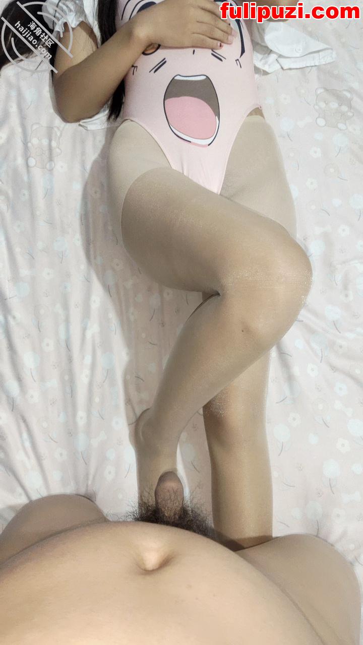 海角【19岁女儿小亚】乱伦后续 女儿穿她闺密的包臀裙让她叫叔叔【117P+9V/1.66G】