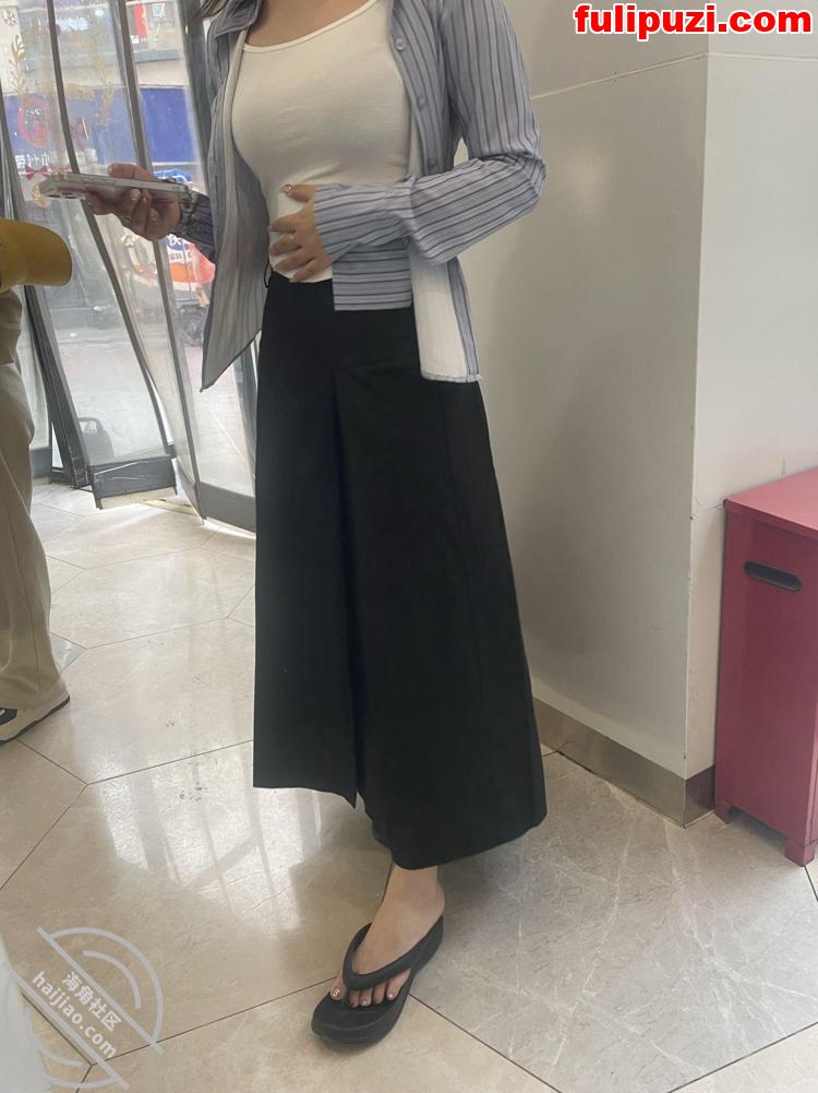 海角【19岁女儿小亚】乱伦后续 女儿穿她闺密的包臀裙让她叫叔叔【117P+9V/1.66G】