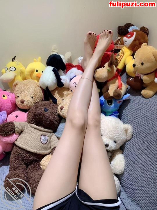 海角【19岁女儿小亚】乱伦后续 女儿穿她闺密的包臀裙让她叫叔叔【117P+9V/1.66G】