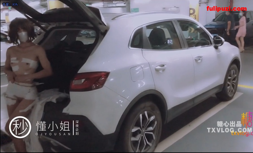 懂小姐全裸捆绑胶带游览艺术馆 高难度三点全露游逛园区私家车后备箱自慰【1V/1G】