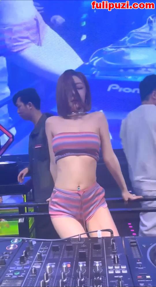 【网红女DJ现场大尺度热舞合集】 真空乳沟后摇跪摇性感死了【39V/5.18G】