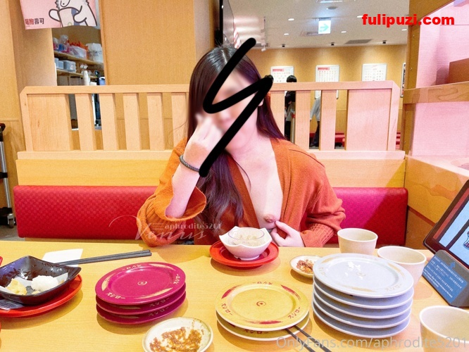 Onlyfans@aphrodite5201反差婊原版无水印户外露出合集[615P+66V/2.32G]
