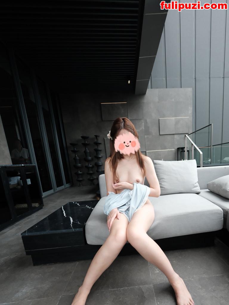 173性感长腿御姐【一颗鱼丸】推特福利 沙发全裸自拍秀出完美身材【410P+24V/147M】