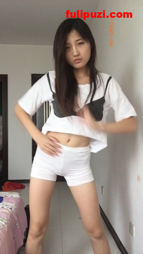 【大学萌妹定制自拍系列2】挺有气质的大学车模美女【90P+10V/1.4G】