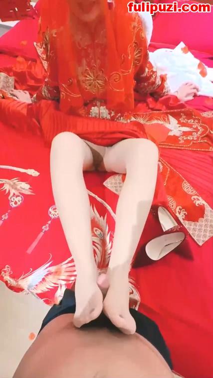 会喷水的亲姐姐️ ！亲姐新婚前夜红色婚纱把我叫到身边说姐姐今晚最后一次给你【1V/853M】