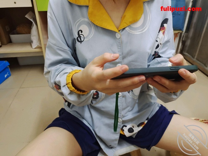 收费论坛超强乱伦首发！禽兽哥哥下药终于操了爱开灯裸睡的亲妹妹【28P+5V/268M】
