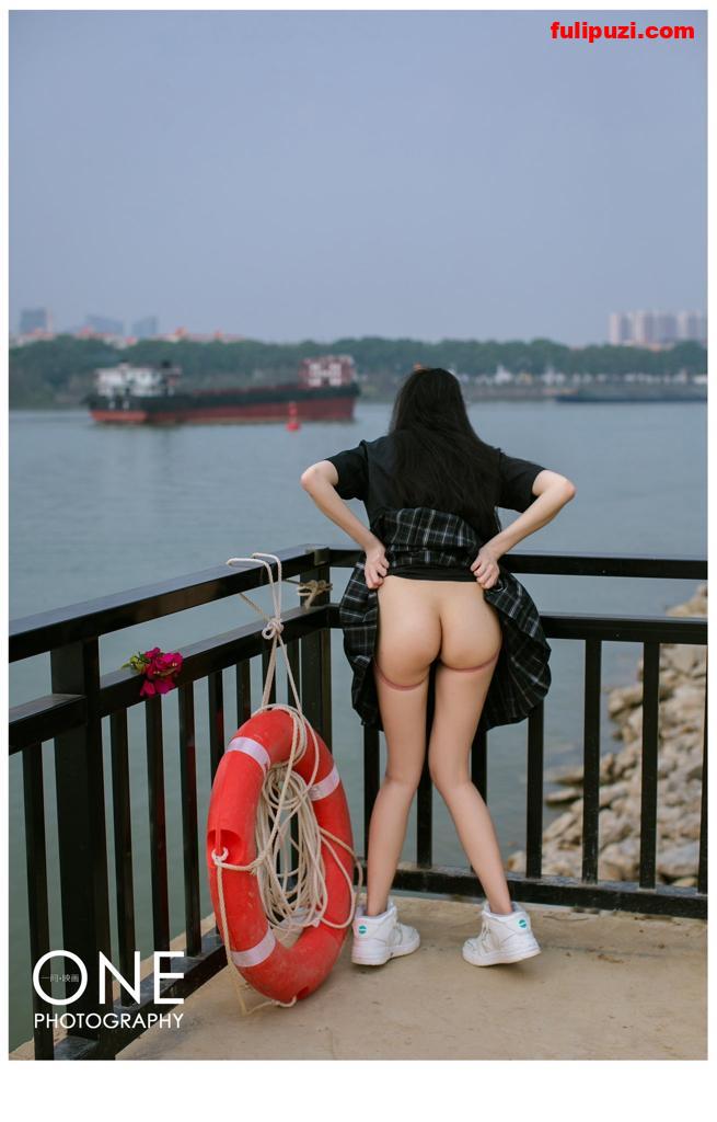 十五年绳艺师【ONES】推特尺度私拍 摩天当背景超强全裸捆包露出【336P/125M】