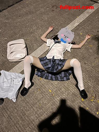推特S向男友【caihuaxiaothief】把女友毫无尊严人尽可夫的下贱母狗火车上吃鸡巴【178P+10V/83M】