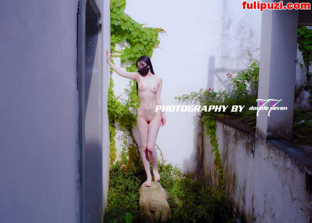 推特母狗【杭州77】大尺度福利 大胆男厕全裸露出秀身材无毛B【380P+62V/171M】
