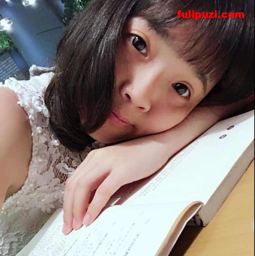 经典靴下绅士系列2：厦大高知大学生诱惑足交【923P+131V/11.8G】