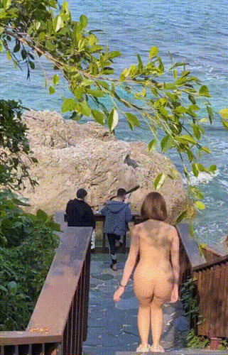 给劲！全裸露出水桶乳夹叮当作响！推特人气小母狗露点淫荡露出私拍【135P+25V/206M】