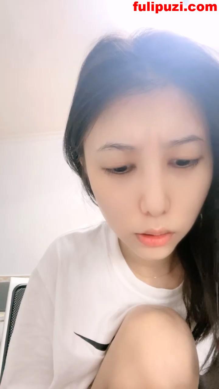 街头歌手【卷卷的小狗日记】下海日记 跳弹自慰喷水户外口交【195V/146G】