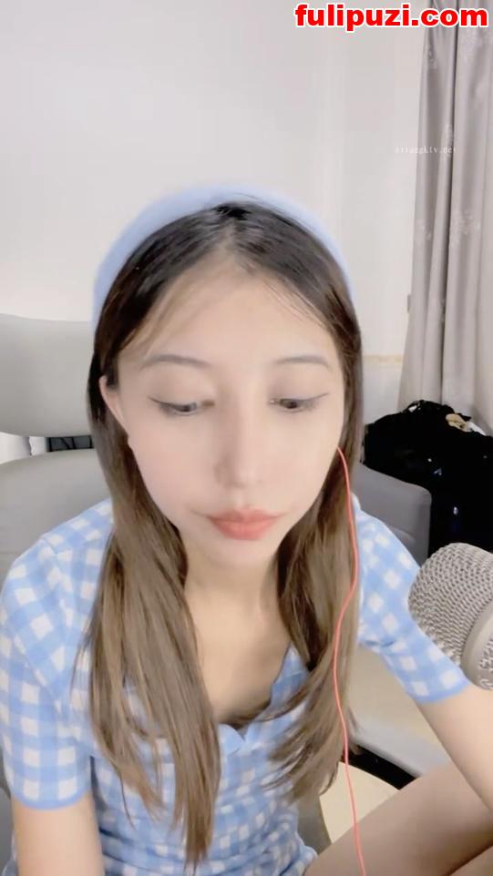 街头歌手【卷卷的小狗日记】下海日记 跳弹自慰喷水户外口交【195V/146G】