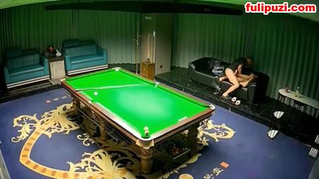 万人求！很火的【壹号台球厅】啪啪15分钟视频流出 500块就操了大长腿助教【2V/1.5G】