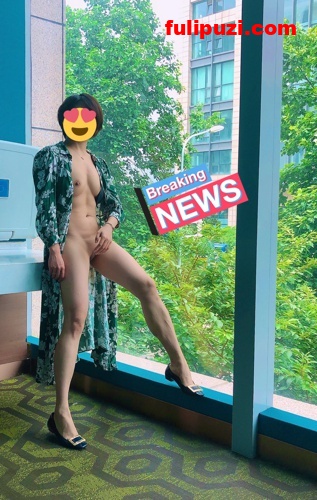 风韵犹存！推特人妻三嫂绝版诱惑自拍露出视图集【1240P+7V/385M】
