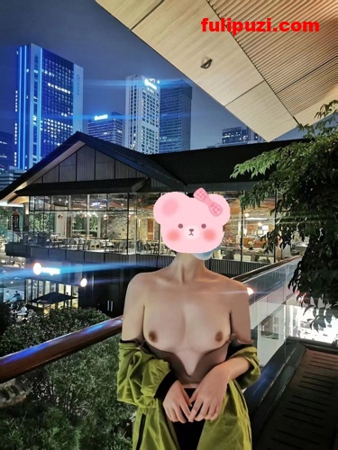 长腿退役空姐Amysexyy推特福利 疯狂户外露出秀完美C罩杯身材【200P+100V/1G】