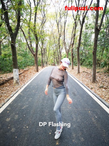 瑜伽裤看户型透明上衣看乳头！ 推特极品人妻【DP】诱惑户外露出自拍【204P/93M】