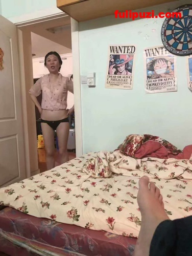 经典空姐飞机露奶！ 各种良家少妇小姐姐家庭自拍偷拍精选合集【410P+79V/527M】