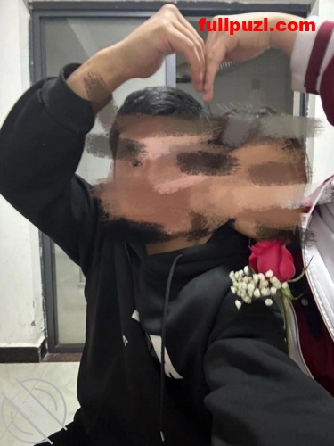 海角魔都退役军人搞到房东高中女儿 情人节相拥舌吻直接欣怡给操喷了【158P+5V/1G】