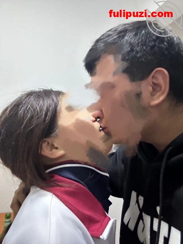 海角魔都退役军人搞到房东高中女儿 情人节相拥舌吻直接欣怡给操喷了【158P+5V/1G】