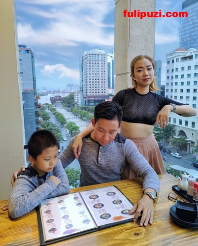 真空凸点爆炸全家福！ 不穿内衣的黄小姐（黄小桃）推特疯狂露出作品【300P+149V/926M】