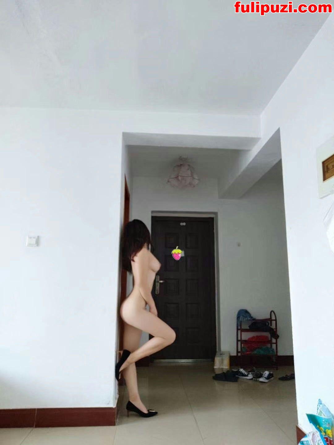 推特河南夫妻【k夫妻】性爱自拍 露出调教口暴颜射劈腿露B【221P+170V/213M】