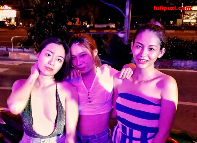 真空凸点爆炸全家福！ 不穿内衣的黄小姐（黄小桃）推特疯狂露出作品【300P+149V/926M】