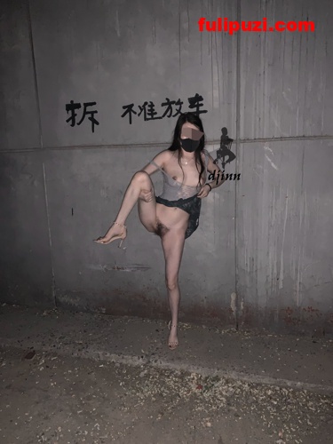 绝版资源！推特sm大佬【Djinn】牛X调教 小母狗楼道大胆露B群P狂吃4根鸡巴【143P+13V/115M】