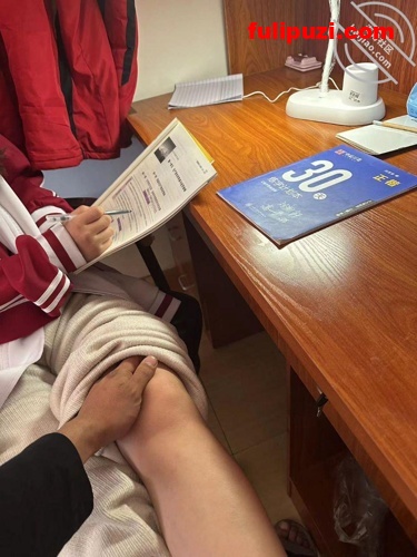 海角魔都退役军人搞到房东高中女儿 情人节相拥舌吻直接欣怡给操喷了【158P+5V/1G】