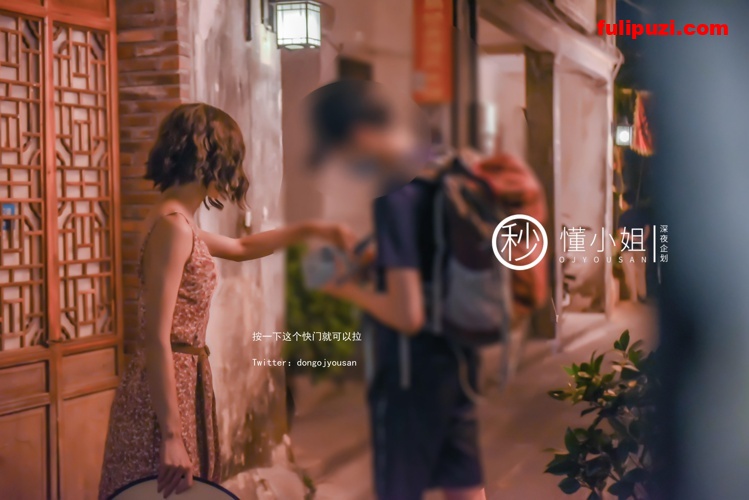 推特红人懂小姐-古城露出 请求幸运的路人小哥哥拍色色的照片送给他[41P+1V/244M]