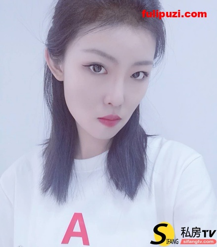 【泄密八连发四】颜值超靓的美女裸拍奉献身材一级棒【520P+13V/1.33G】