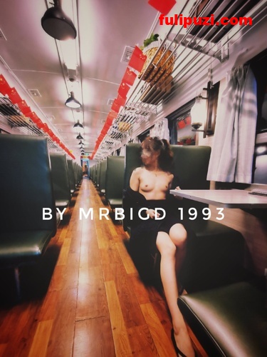 推特神仙夫妻【MrBigD1993】优质自拍 跑别家公司M腿露B寻求刺激【187P+20V/130M】