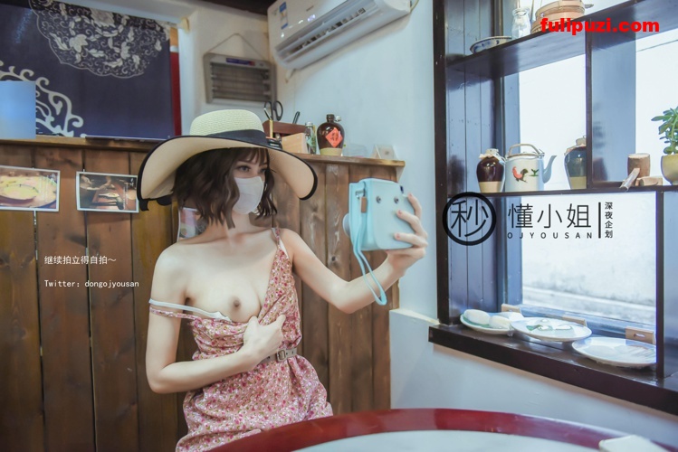 推特红人懂小姐-古城露出 请求幸运的路人小哥哥拍色色的照片送给他[41P+1V/244M]