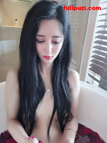 最美真实空姐【迷人蔓CC】高级群性爱私拍流出 落地窗前疯狂后入【253P+1V/1.8G】