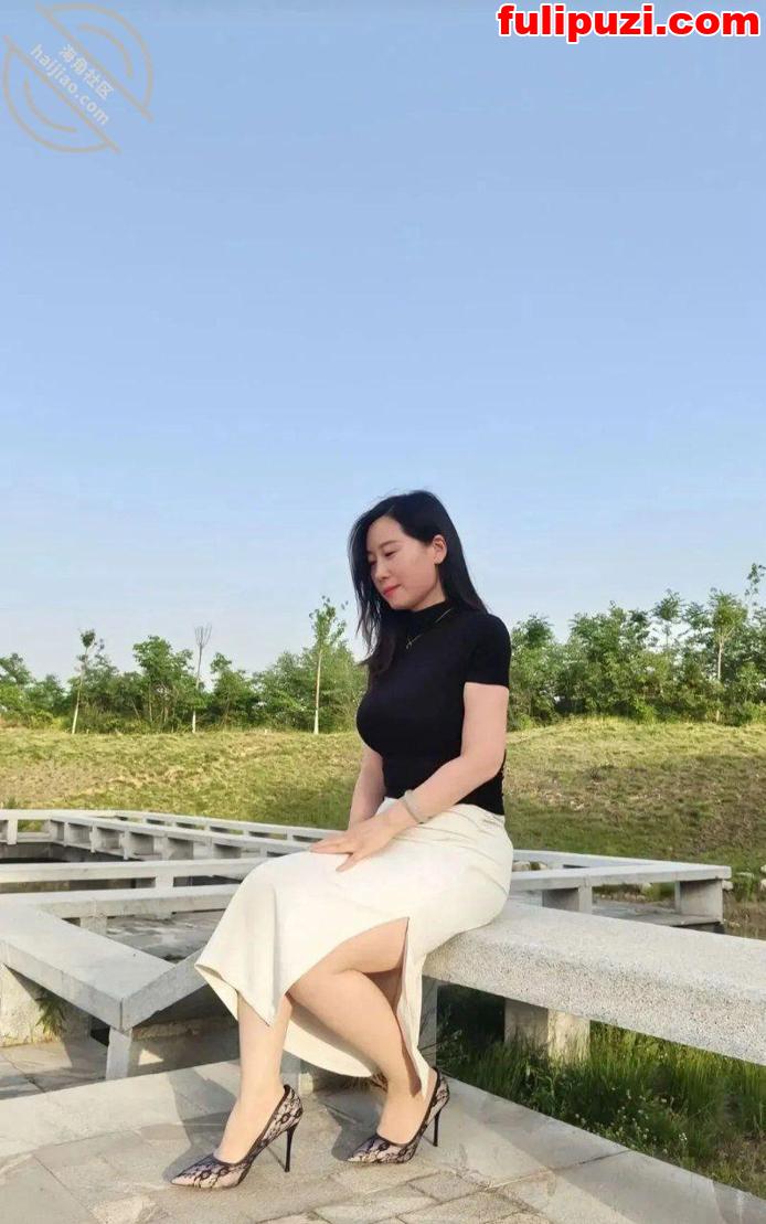 海角大神疯狂性事记录 老婆兄弟媳妇媳妇闺蜜住家保姆玩乱套了！【315P+20V/2.37G】