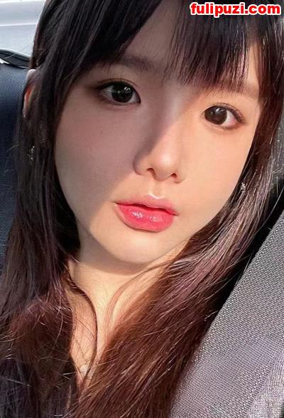 国内某商务职业学院极品校花【sunyaqi】欲求不满背着男友出轨约炮校内公车精盆母狗【15P+12V/587M】