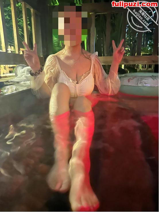 海角【姐姐的奶味】乱伦后续4 骚货老姐正在直播直接拉着老姐开操太刺激了【191P+14V/1.65G】