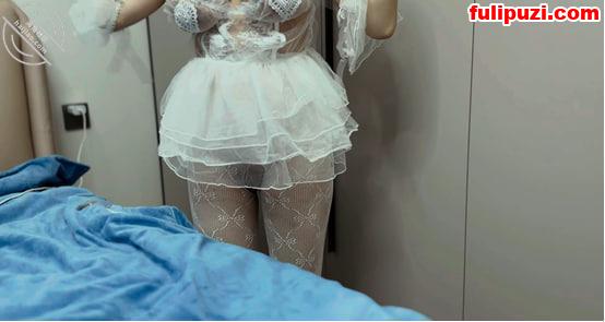 海角【姐姐的奶味】乱伦后续4 骚货老姐正在直播直接拉着老姐开操太刺激了【191P+14V/1.65G】