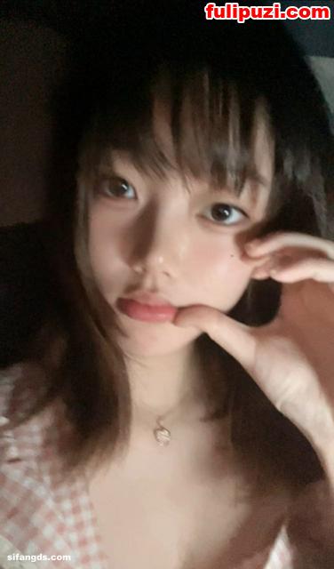 迷人骚气的青春淫荡反差婊曝光私房1-6弹合集 【505P+830V/11G】