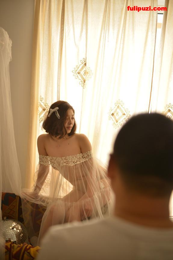牛逼夫妻！老婆在老公面前露点拍私房婚纱照【625P/4.66G】