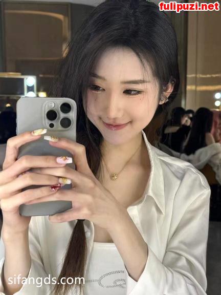 【原档泄密】两位极品美女性爱泄密 高颜值露脸口交神似周雨彤【9P+22V/1.47G】