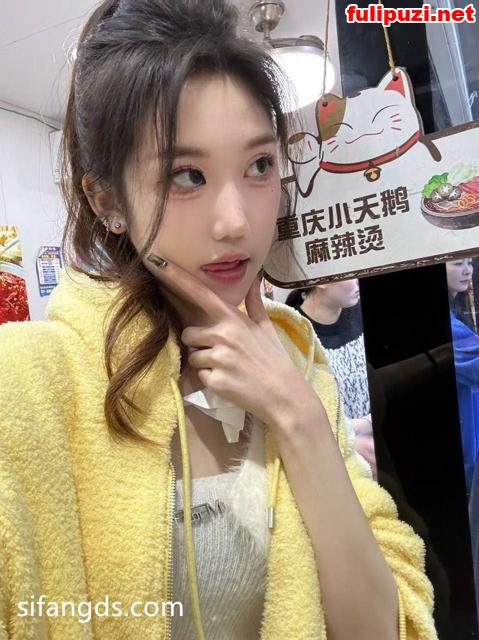 【原档泄密】两位极品美女性爱泄密 高颜值露脸口交神似周雨彤【9P+22V/1.47G】