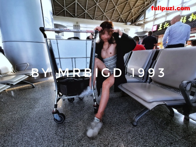 推特神仙夫妻【MrBigD1993】优质自拍 跑别家公司M腿露B寻求刺激【187P+20V/130M】