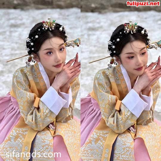 【原档泄密】两位极品美女性爱泄密 高颜值露脸口交神似周雨彤【9P+22V/1.47G】