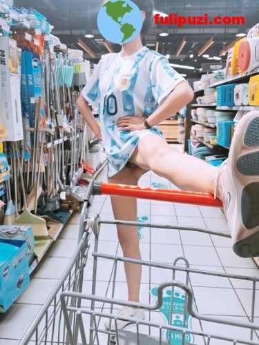 穿梅西队服超市露出！推特小鲸鱼夫妻人类高质量露出自拍视图集【1800P+340V/1.79G】
