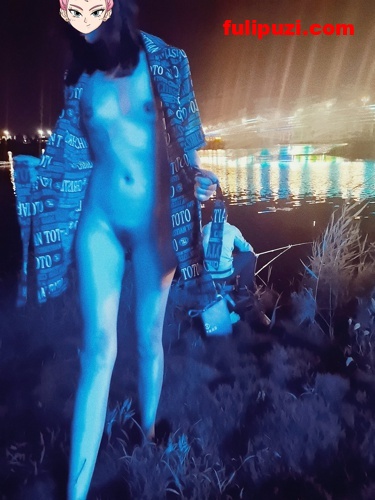 穿梅西队服超市露出！推特小鲸鱼夫妻人类高质量露出自拍视图集【1800P+340V/1.79G】