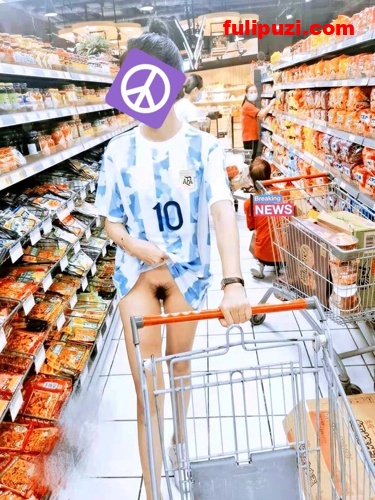 穿梅西队服超市露出！推特小鲸鱼夫妻人类高质量露出自拍视图集【1800P+340V/1.79G】