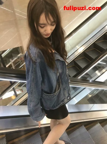都市帅男靓女不雅淫乱生活泄密流出 高颜值江大校花美足时尚美女私下如此骚试衣间口交【238P+1V/2.21G】