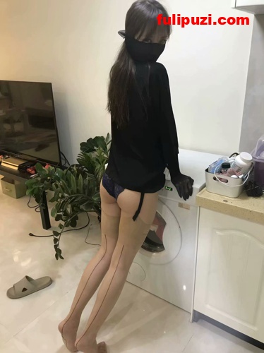 都市帅男靓女不雅淫乱生活泄密流出 高颜值江大校花美足时尚美女私下如此骚试衣间口交【238P+1V/2.21G】